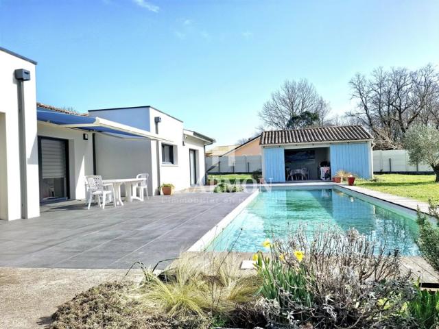 Maison contemporaine de 2017 avec piscine proche Saint André De Cubzac