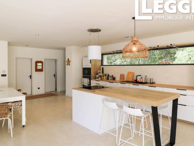 Maison contemporaine de 2024 avec piscine et appartement indépendant à Saint Hippolyte du Fort