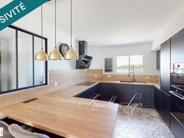 Maison contemporaine de 2025 avec garage