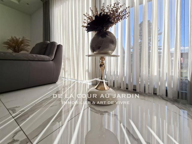 Maison contemporaine de 2021 avec sous sol complet et toit t. 143m² Albertville