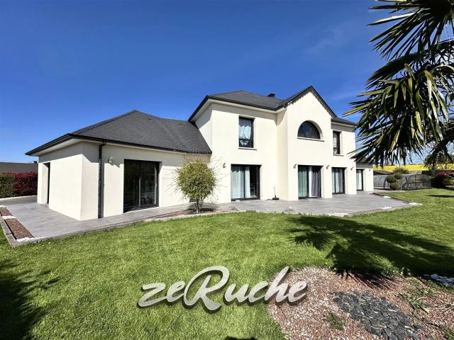 Superbe maison contemporaine de 256m2 sur plus de 2000m2 de. 256m² Souleuvre en Bocage