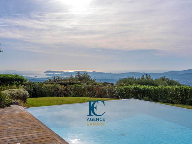 Maison contemporaine de 360 m2 avec vue mer panoramique