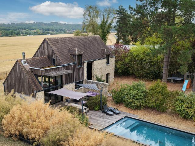 MAISON CONTEMPORAINE DE CARACTERE PISCINE ET MAISON D'AMIS