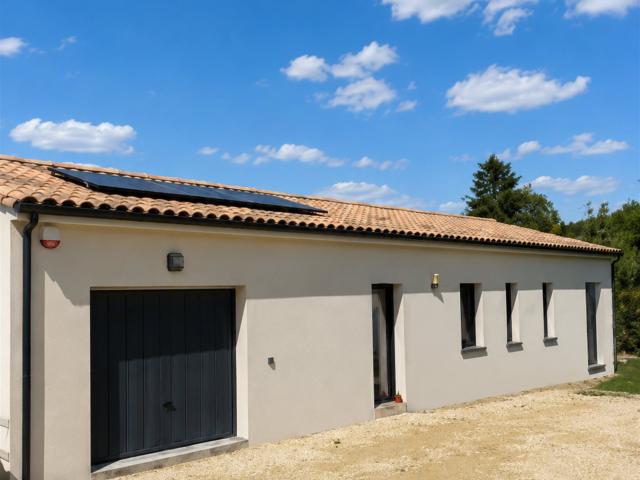 Maison Contemporaine De Plain Pied Avec Piscine 102m² Saint Saturnin