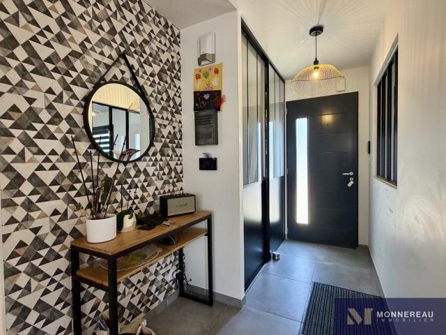 MAISON CONTEMPORAINE DE PLAIN PIED AVEC PISCINE