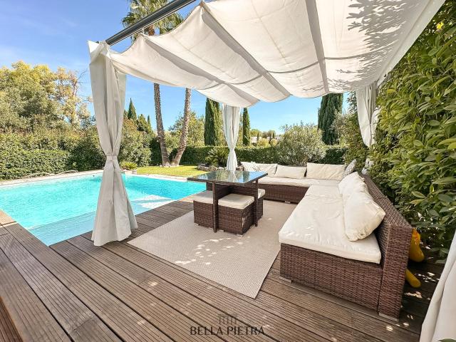 Maison contemporaine de plain pied avec piscine à débordemen. 158m² Jacou
