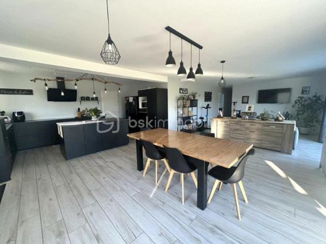 Découvrez l'élégance moderne 297900: Maison contemporaine à Marigny297