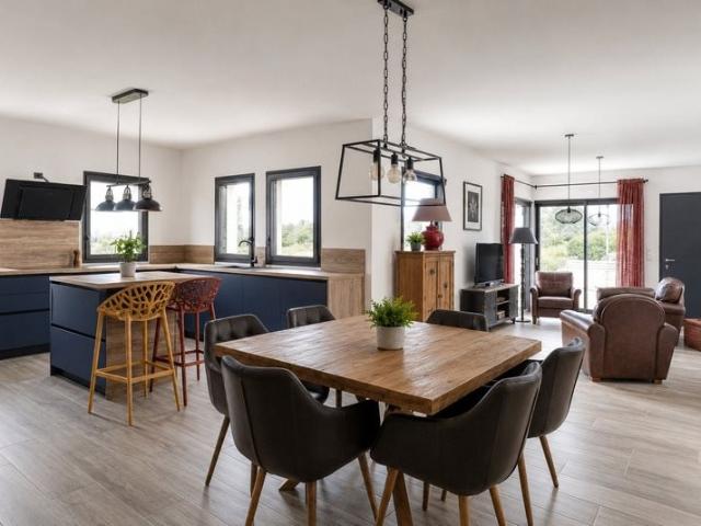 Maison contemporaine de plain pied de 128 m² à Plouhinec, à. 128m² Plouhinec