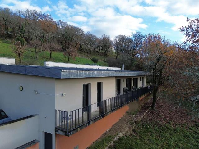 Maison contemporaine de plain pied sur 1.470m² avec belle vu. 132m² Souillac