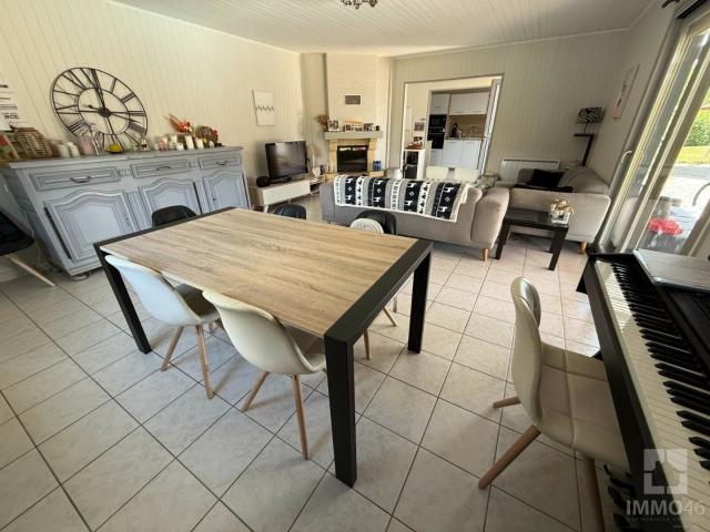 Maison contemporaine en bardage bois et piscine 130m² Mercuès