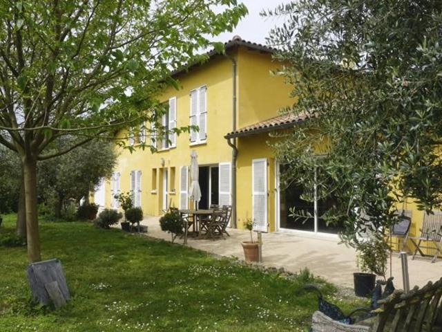 Maison contemporaine dans la campagne gersoise avec gîte, piscin