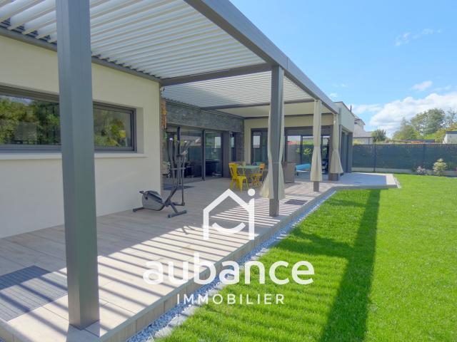 Maison contemporaine haut de gamme 235 m2 Piscine intérieure Terrain 906 m2
