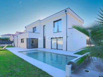 Maison contemporaine lumineuse – 162 m² – Genas, secteur Azieu