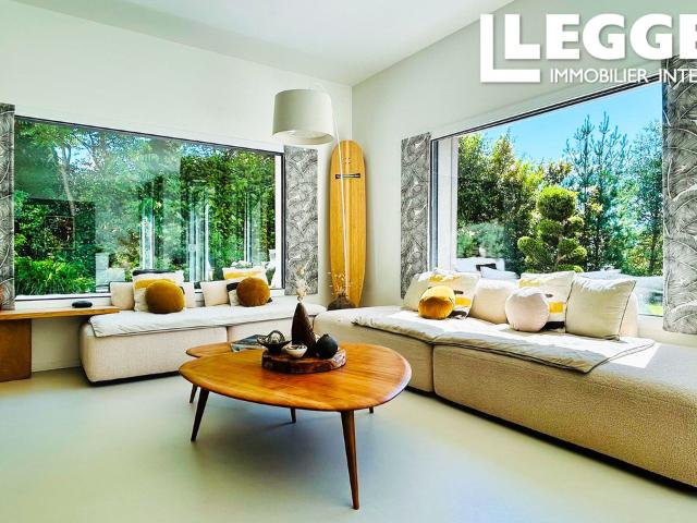 Maison contemporaine lumineuse de 4 chambres au calme avec vues montagnes et lac proche Annecy et Genève