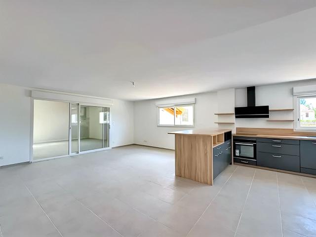 Maison contemporaine neuve 3 chambres 1 bureau à 10mn de Dole