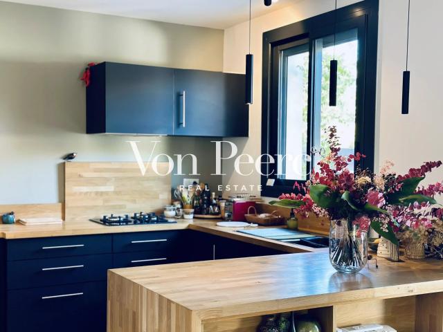 Maison contemporaine rénovée avec bassin fontaine 116m² Les Angles
