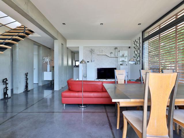 Maison contemporaine Soucieu En Jarrest 6 pièce s 135 m2