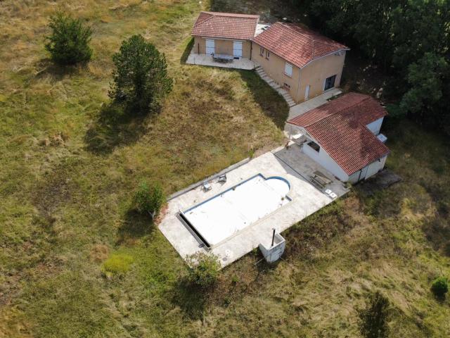 Maison Contemporaine Sur 7889 M² De Terrain Avec Piscine Et. 167m² Montayral