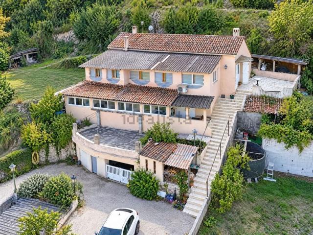 Maison, Contes