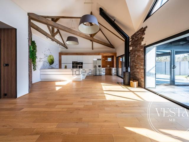 Maison, Corcelles les Monts