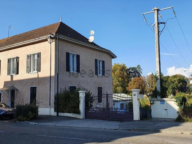 Maison, Corbelin