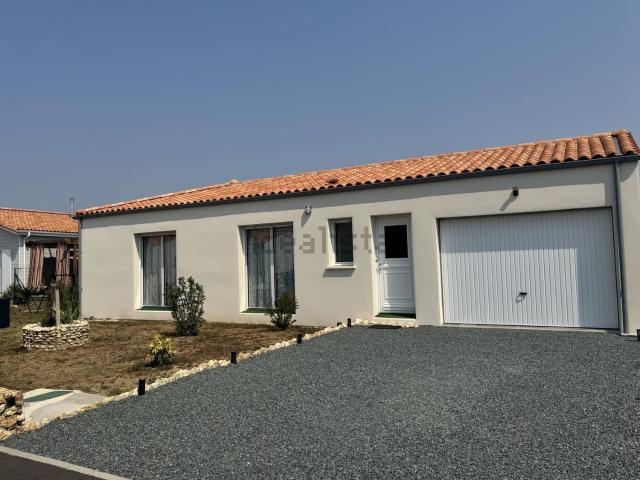 Maison, Corme Écluse