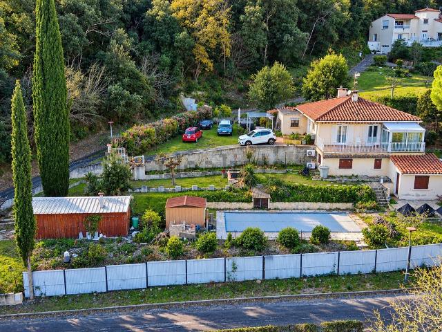 Maison, Corsavy
