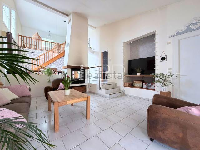 Maison, Caurel