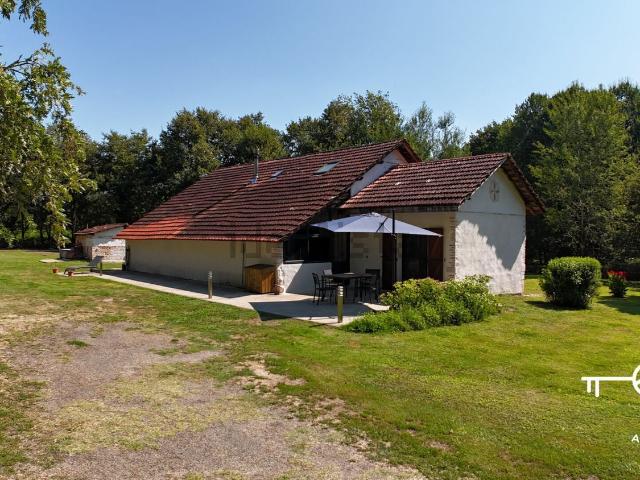 Maison, Cachen