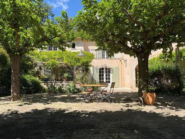 Maison, Cadenet