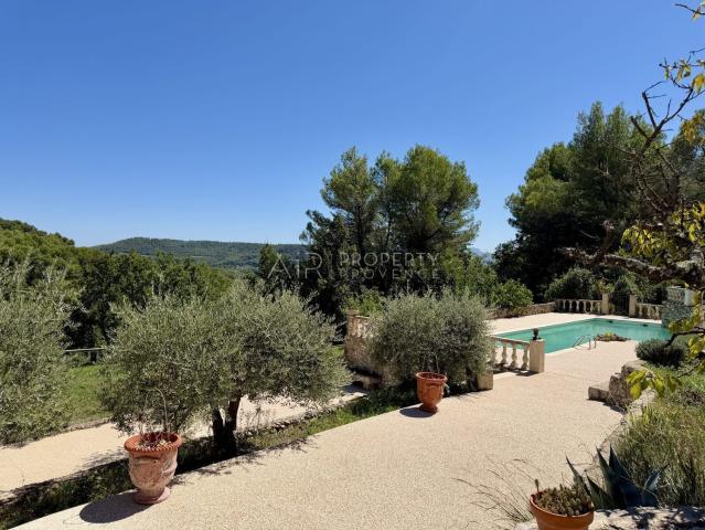 Maison, Cadenet