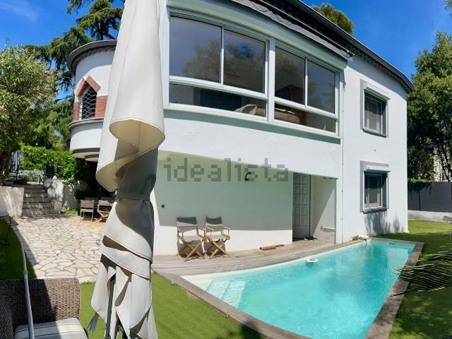 Maison, Cannes