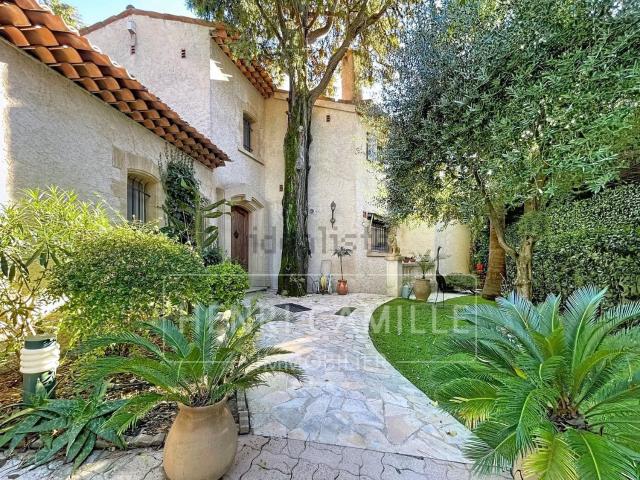Maison, Cannes