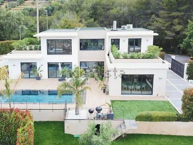 Maison, Cannes
