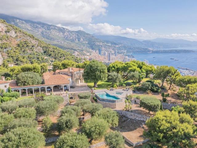 Maison, Cap d&apos Ail