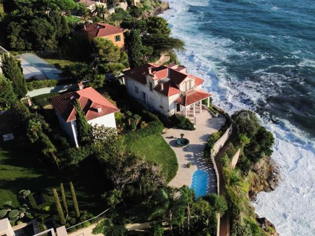 Maison, Cap d&apos Ail