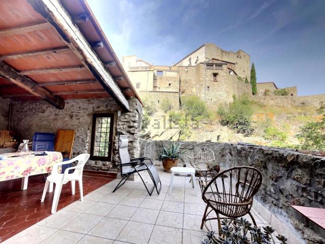 Maison, Caramany