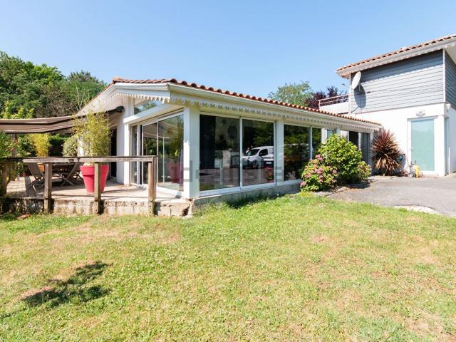 Maison, Carbon Blanc