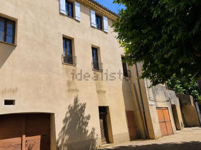 Maison, Caromb