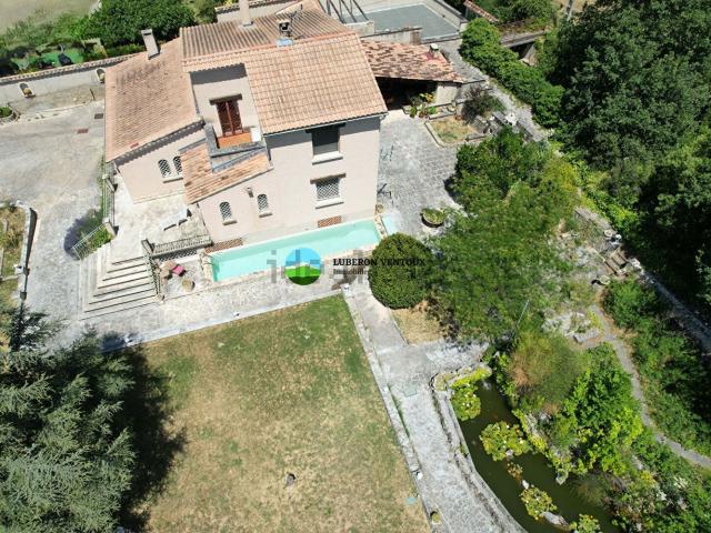 Maison, Caromb