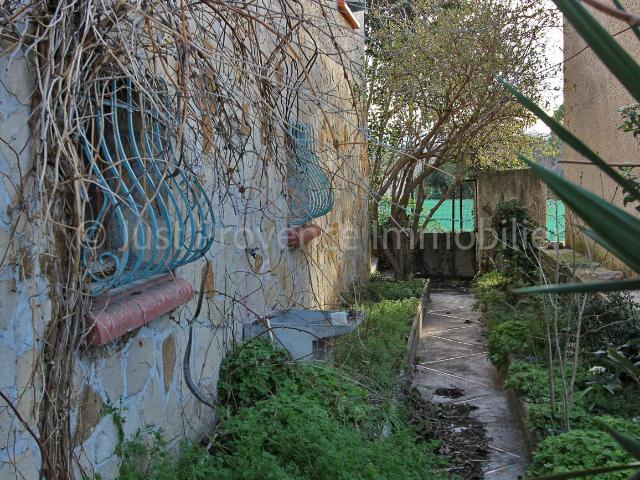 Maison Caromb 6 pièces avec garage sur 330 m² de terrain. 157m² Caromb