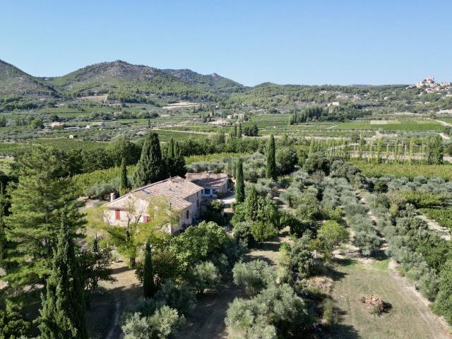 Maison, Caromb