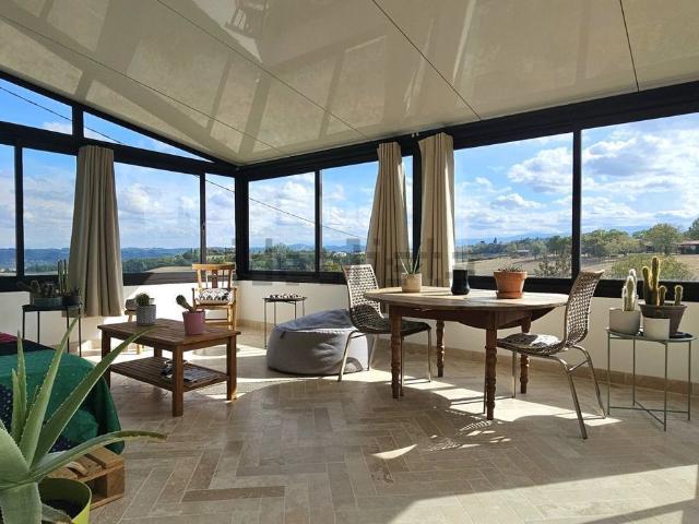 Maison, Carla Bayle