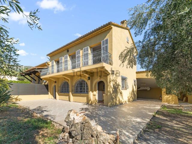 Maison, Carros