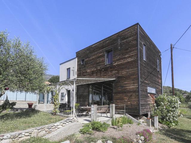 Maison, Carros