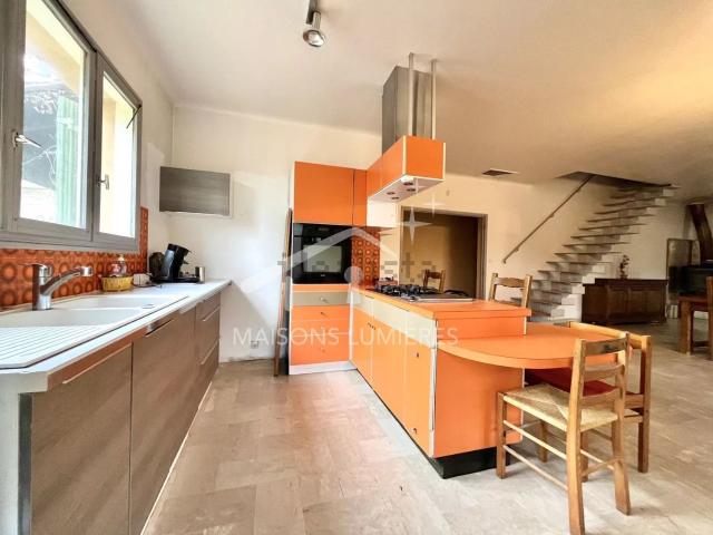 Maison, Caseneuve
