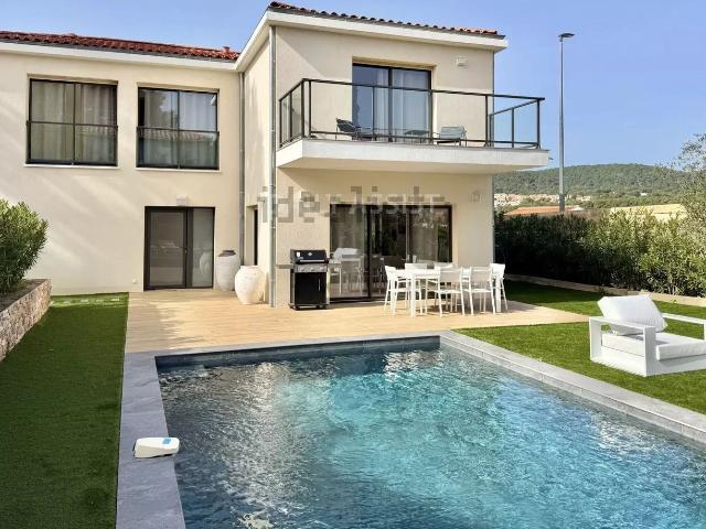 Maison, Cassis