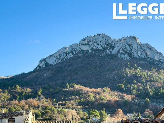 Maison centre Buis les Baronnies avec 2 appartements, local commercial, terrasses, vue St Julien
