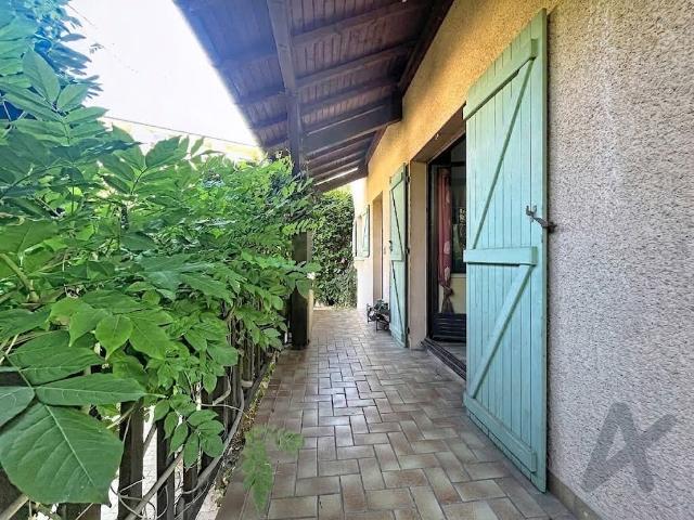 Maison centre village proche gare avec jardin et double garage