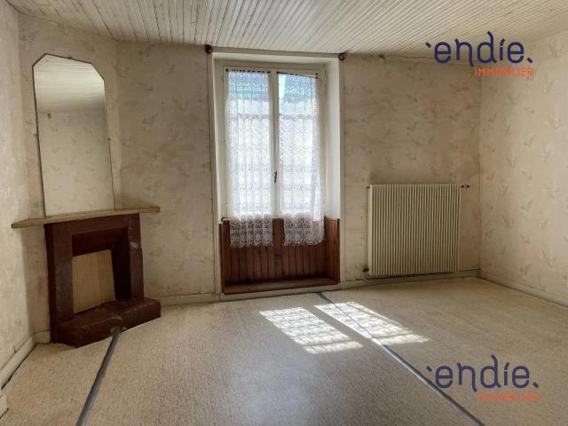 MAISON CENTRE VILLE MONCONTOUR A RENOVER